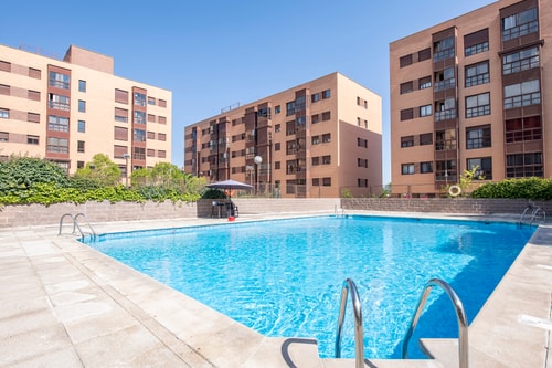Cozy Apartment with Pool & A/C near the Airport, photo 36 of 37