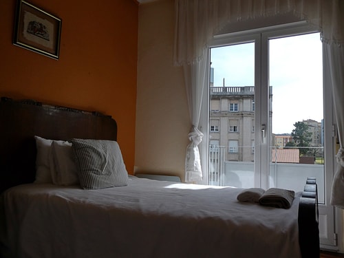 Bright apartment central Avilés + Wi-Fi by beBalmy, photo 3 of 11