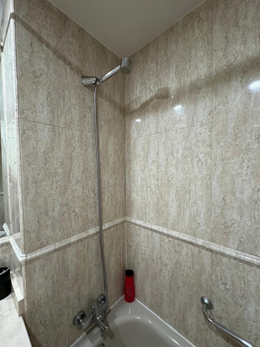 AL-291 Deyanira 59, Portal B, Puerta 3 · Bright Apartment with Pool near the Airport Madrid 10 beBalmy