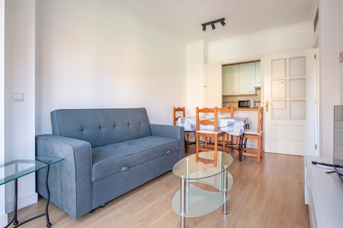 Cozy Apartment with Pool & A/C near the Airport, photo 15 of 37