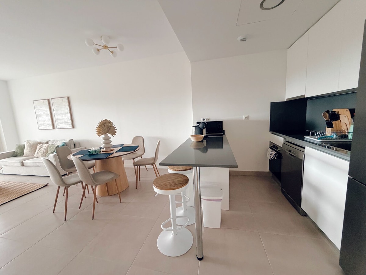 Elegant apartment with pool and parking by beBalmy 24 beBalmy