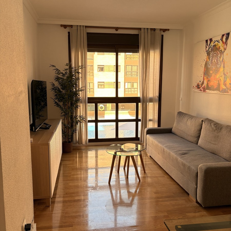 Comfortable apartment with pool near the airport. beBalmy