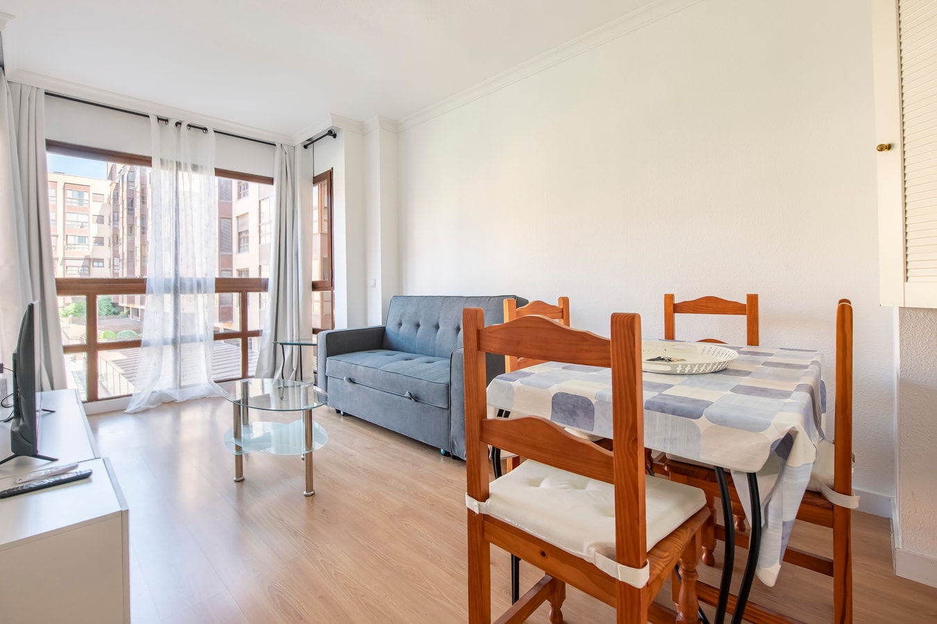 Cozy Apartment with Pool & A/C near the Airport 25 beBalmy