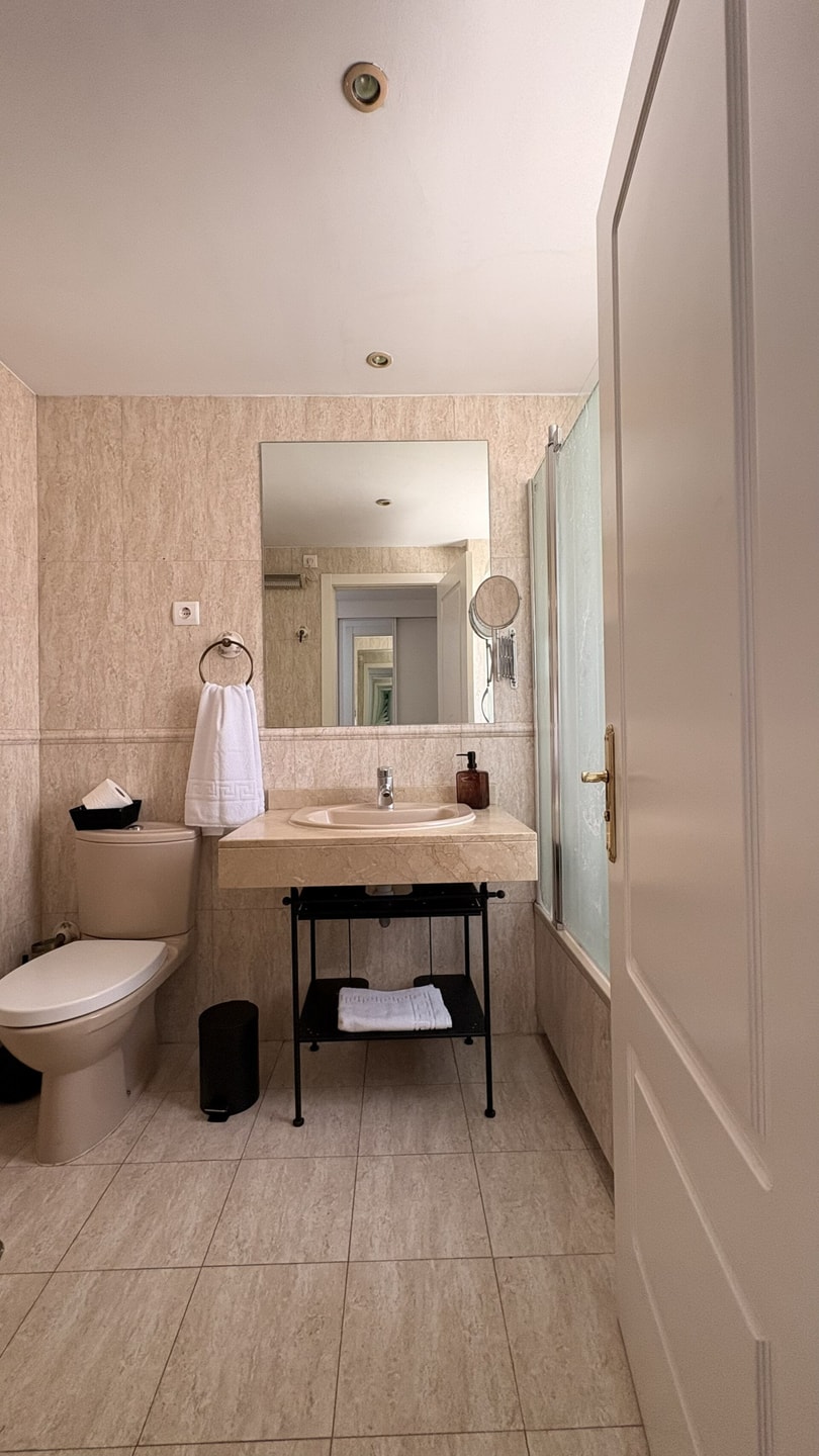 Comfortable apartment with pool near the airport. 10 beBalmy