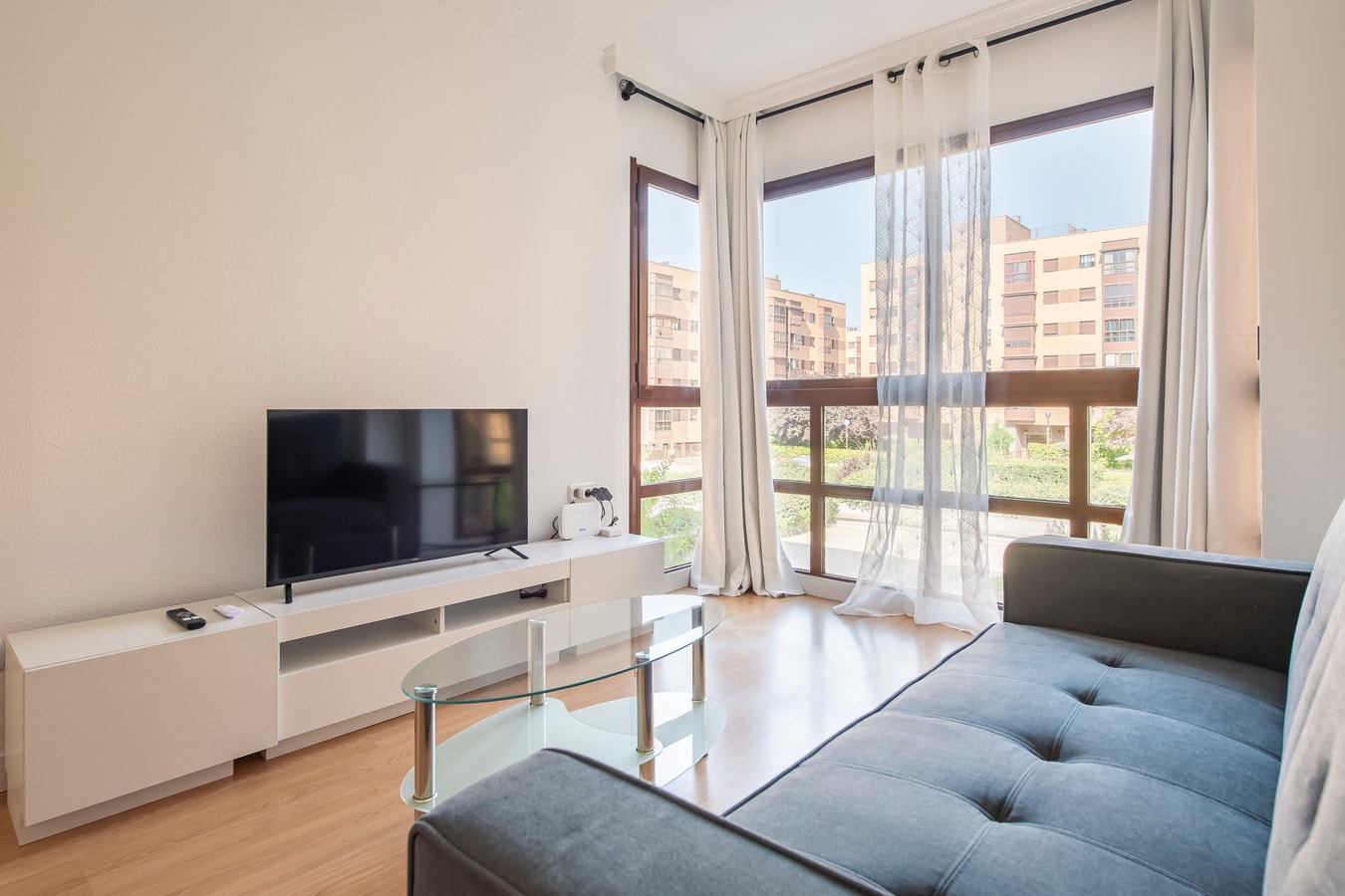 Cozy Apartment with Pool & A/C near the Airport 28 beBalmy