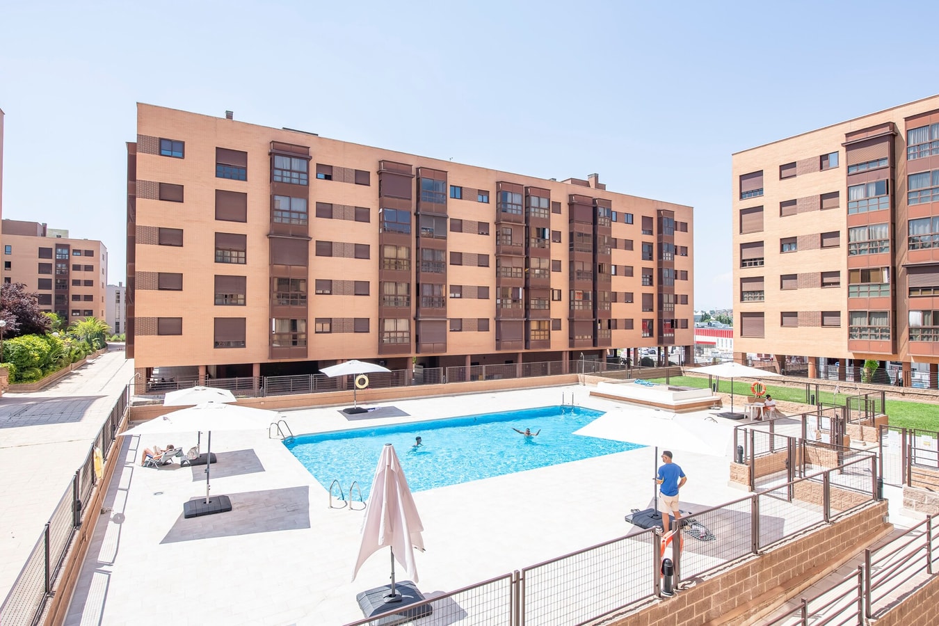 Centrally Located Apartment with Pool near IFEMA 1 beBalmy