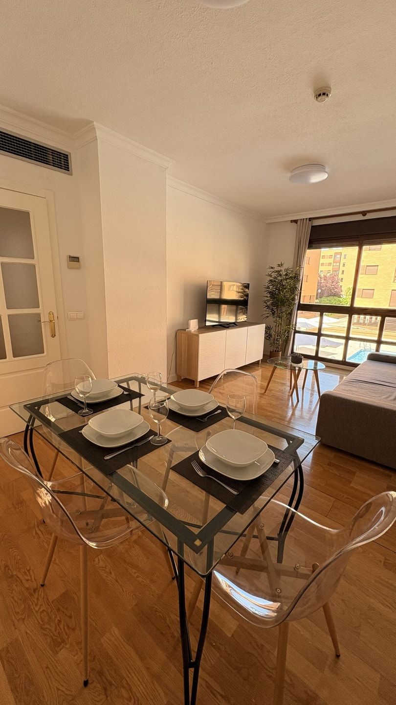 Comfortable apartment with pool near the airport. 2 beBalmy