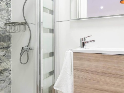 Beautiful apartment with 2 bedrooms by beBalmy, photo 20 of 22