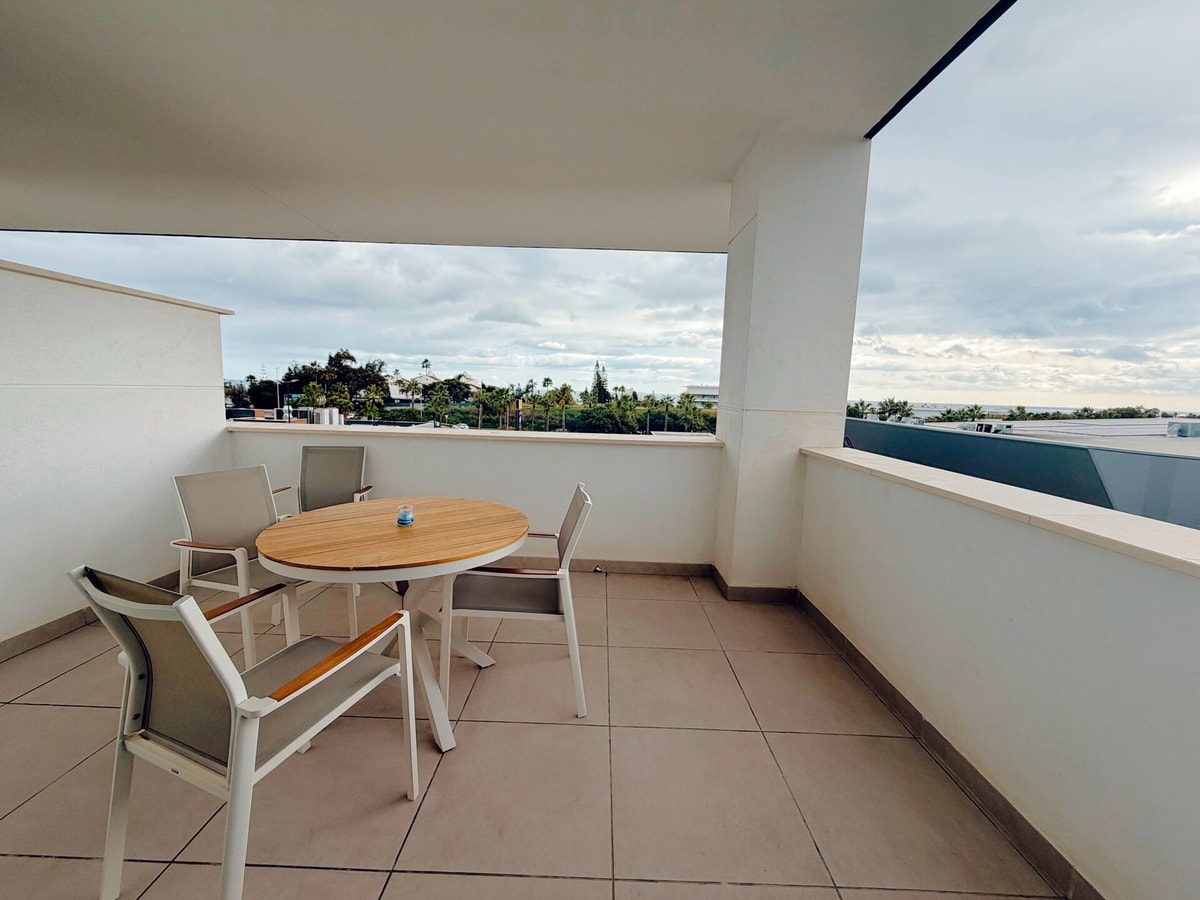 Elegant apartment with pool and parking by beBalmy 25 beBalmy