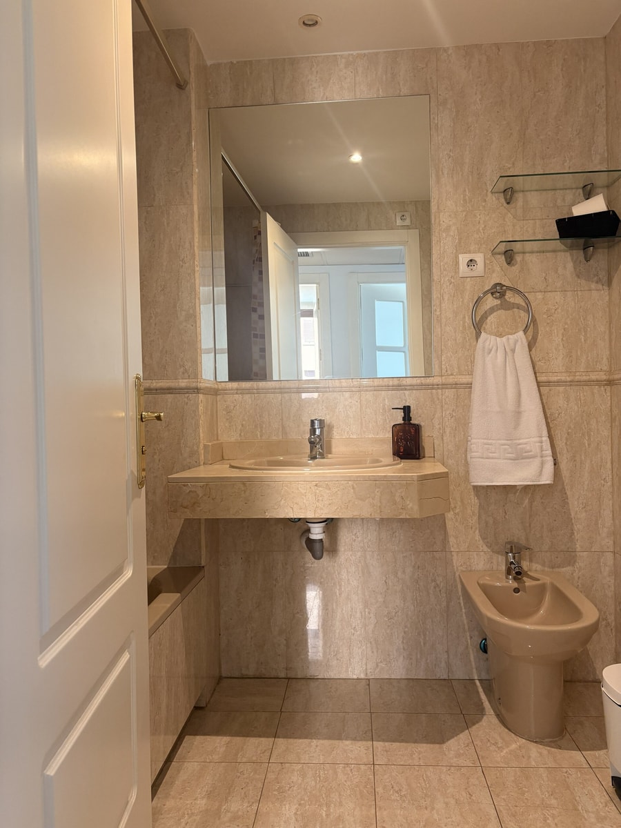 Cozy Apartment with Pool near Madrid Airport 7 beBalmy