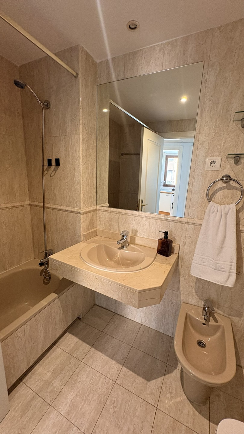 Cozy Apartment with Pool near Madrid Airport 8 beBalmy