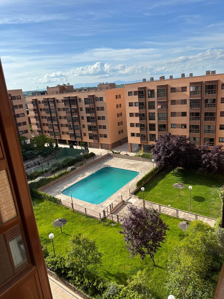 Cozy Apartment with Pool & A/C near the Airport beBalmy