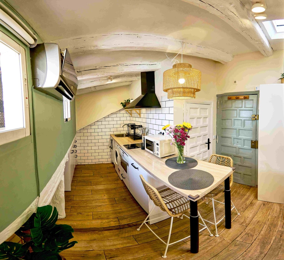(Ampa) · Comfortable apartment central Madrid A/C + Wi-Fi 5 beBalmy