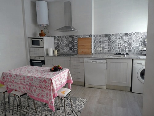 Bright apartment central Avilés + Wi-Fi by beBalmy, photo 4 of 11