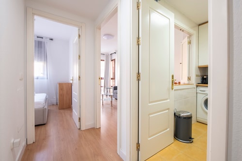 Cozy Apartment with Pool & A/C near the Airport, photo 11 of 37