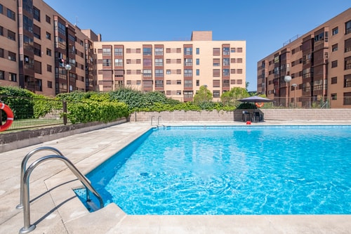 Cozy Apartment with Pool & A/C near the Airport, photo 37 of 37