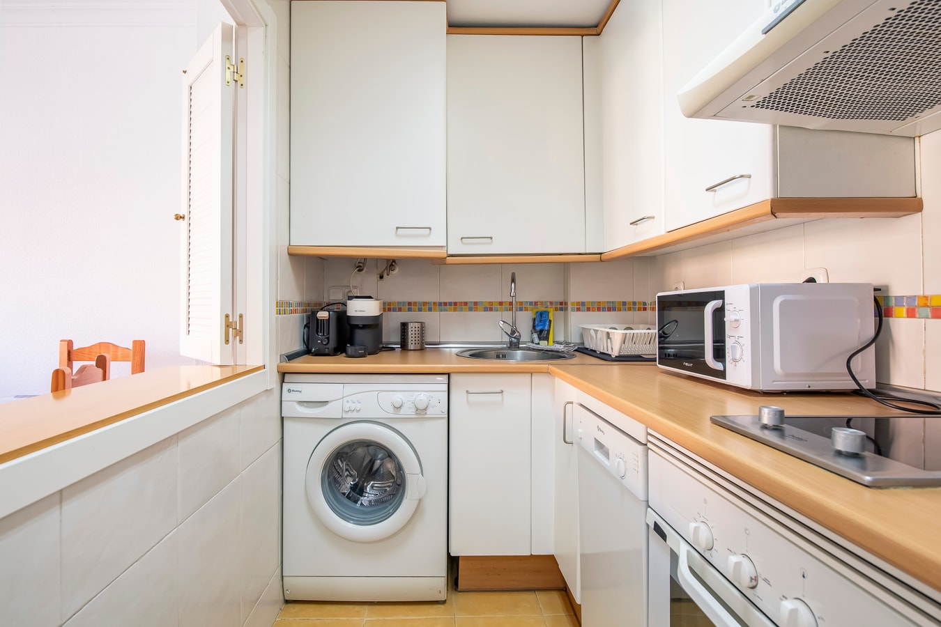 Cozy Apartment with Pool & A/C near the Airport 4 beBalmy