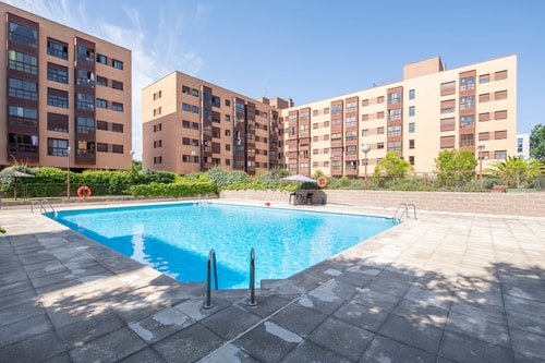 Cozy Apartment with Pool & A/C near the Airport, photo 33 of 37
