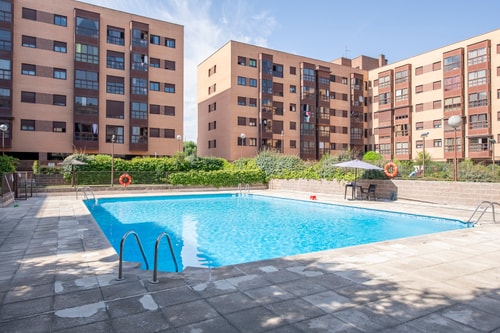 Cozy Apartment with Pool & A/C near the Airport, photo 34 of 37