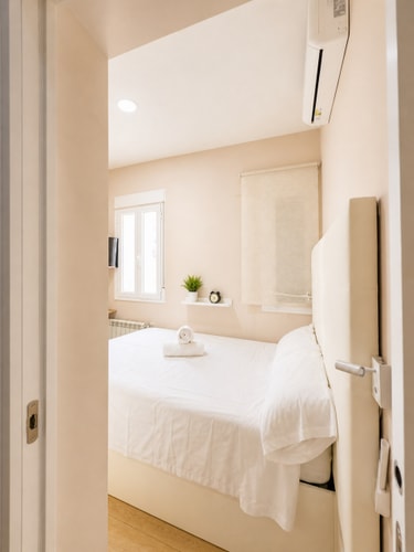 Central and renovated apartment by beBalmy, photo 3 of 10