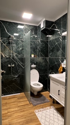 City Center Charm: 2BR Apartment 3 Flat Manager Booking