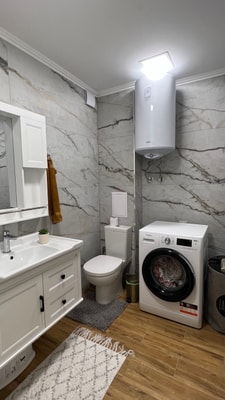 City Center Charm: 2BR Apartment 15 Flat Manager Booking