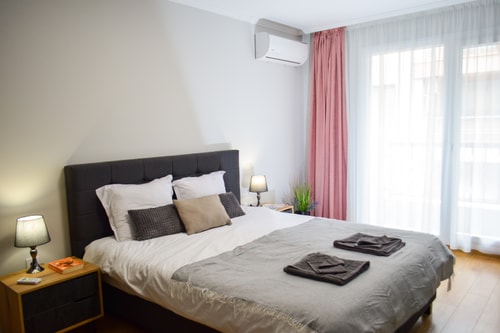 City Center Charm: 2BR Apartment 9 Flat Manager Booking