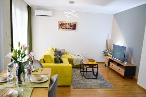 City Center Charm: 2BR Apartment 0 Flat Manager Booking