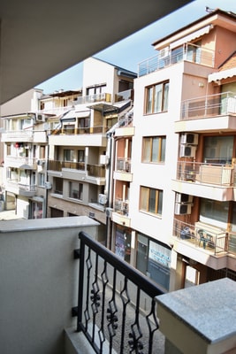 City Center Charm: 2BR Apartment 4 Flat Manager Booking