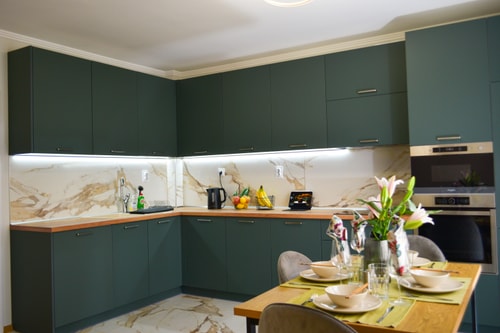 City Center Charm: 2BR Apartment 1 Flat Manager Booking