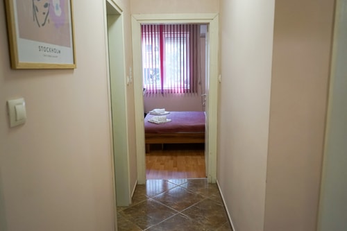 Comfortable 2BR Urban Getaway in City Center 22 Flat Manager Booking