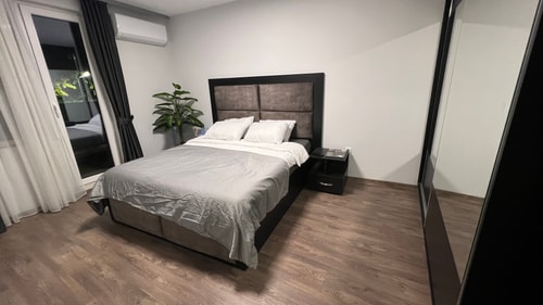 Plovdiv Central: Modern 1BR with Netflix & Balcony 2 Flat Manager Booking