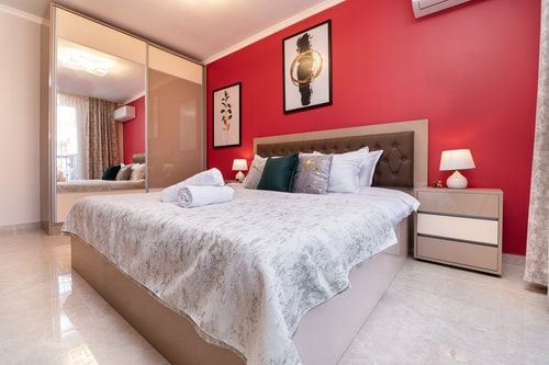 Red velvet ~ 3BD Apartment in Plovdiv Center 10 Flat Manager Booking