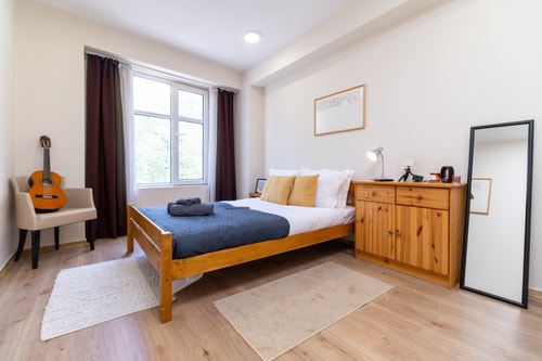 Chic Urban Getaway in City Center 3 Flat Manager Booking