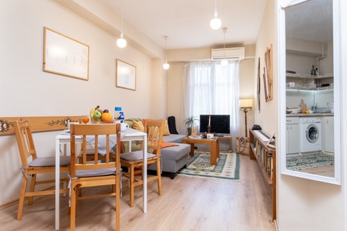 Chic Urban Getaway in City Center 4 Flat Manager Booking