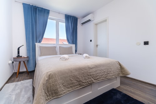 Serene Luxe Oasis Retreat on the Outskirts 8 Flat Manager Booking