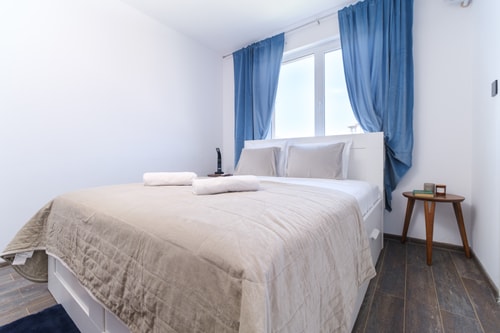 Serene Luxe Oasis Retreat on the Outskirts 2 Flat Manager Booking