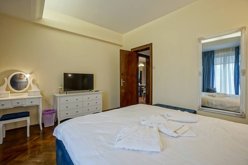 Lovely - 3 BDR Serviced Apartment in the Old Town 12 Flataway