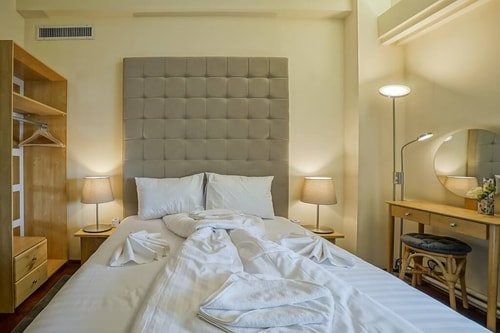 Lovely - 3 BDR Serviced Apartment in the Old Town 14 Flataway