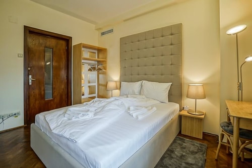 Lovely - 3 BDR Serviced Apartment in the Old Town 15 Flataway