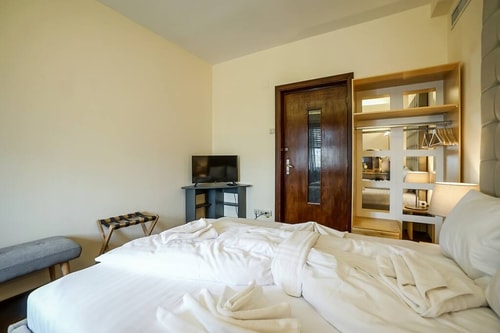 Lovely - 3 BDR Serviced Apartment in the Old Town 16 Flataway