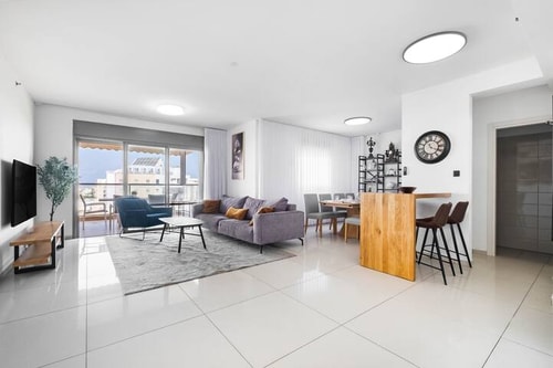 Ashdod Luxe Escape – Spacious, Stylish, with Mamád Torohome