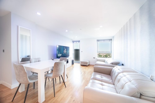 Ovitzia - Top Floor | Balcony Amazing London View