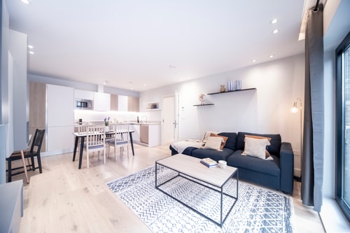 Ovitzia - Bright 1BR - Up to 4 - Station nearby