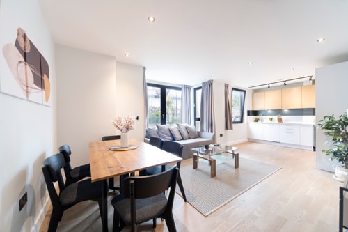 Ovitzia - Spacious Flat + 2Baths - Quiet & Central