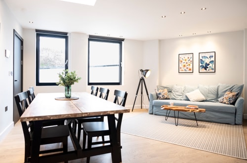 Ovitzia - Modern Duplex, 2Baths - Quiet & Spacious