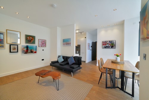 Modern 2BR | Private Patio | 5 mins Walk to Tube