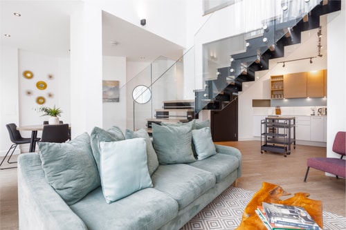 Ovitzia - Bright & Spacious Duplex + Private Patio