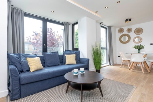 Ovitzia - Sunlit 2Bed - Quiet | Station Nearby