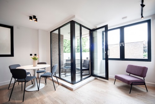 Ovitzia Modern Flat with Balcony and Lift